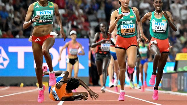 Netherlands' Sifan Hassan went down hard. Photo by Jewel SAMAD / AFP.