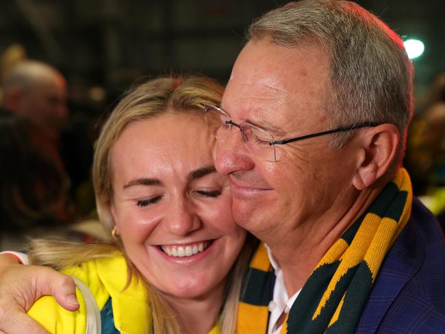 Ariarne Titmus hugs father Steve during the Australian Olympic Games athletes charter flight arrivals Sydney International Airport. Picture: Jason McCawley