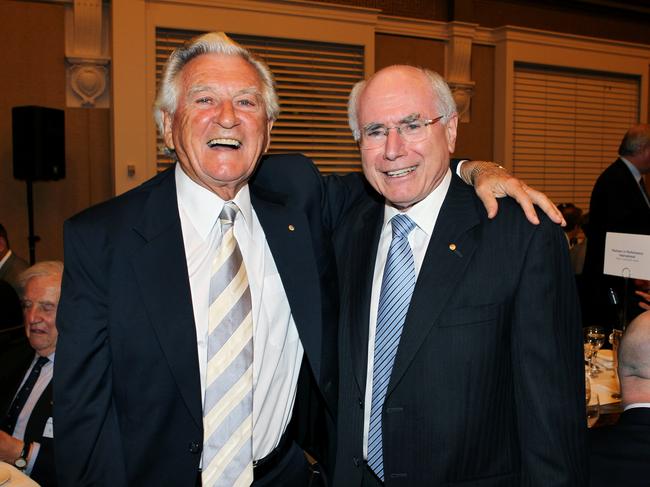 Former Australian Prime Ministers Bob Hawke (L) and John Howard at the Oxford University Business Alumni dinner in Sydney.