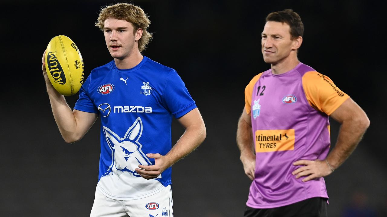 Jason Horne-Francis gets some tips from Kangaroos legend Brent Harvey. Picture: Quinn Rooney/Getty Images