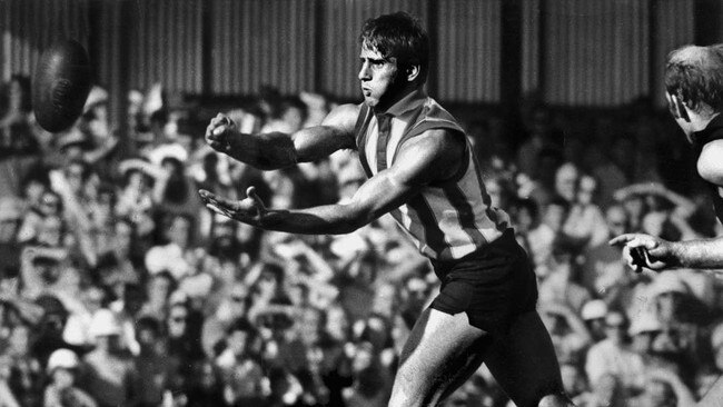 Sam Kekovich playing for North Melbourne in 1971 after he had been recruited from Myrtleford in 1968 by Ron Joseph