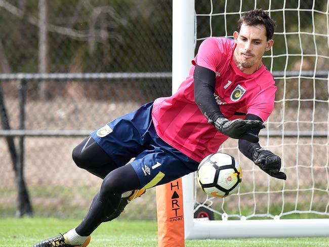 Goalkeeper Ben Kennedy in action at training (AAP IMAGE / Troy Snook)