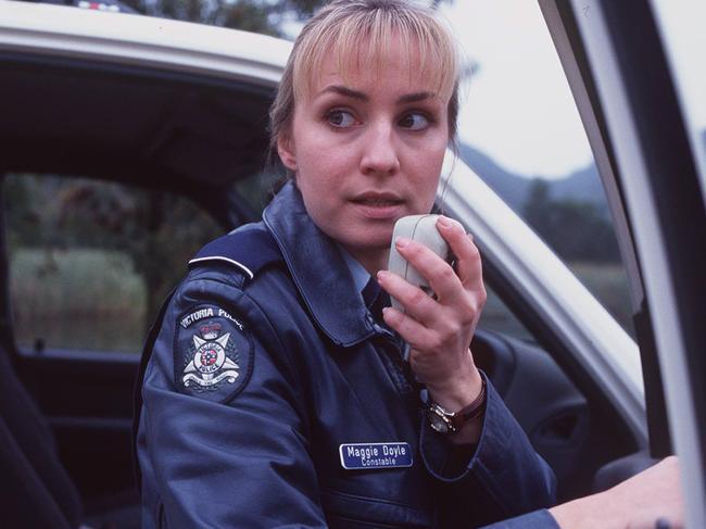 Actor Lisa McCune in scene from TV program "Blue Heelers". /TV/programs/Titles/Blue/Heelers