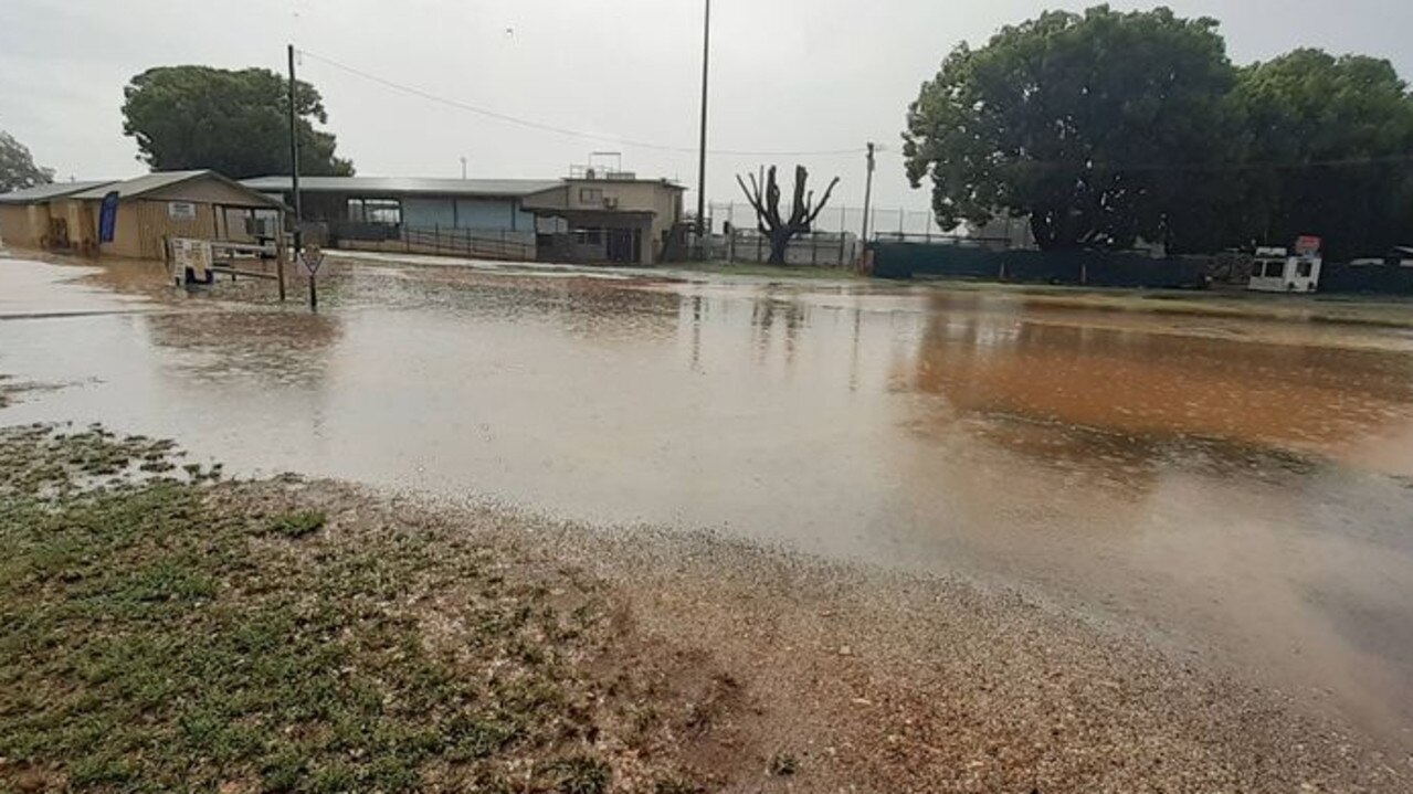 Up to 80mm of rain in Kingaroy, flooding streets and school The