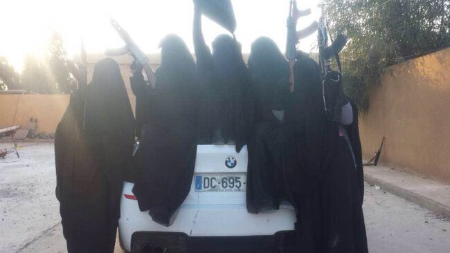 Photo is captioned "chillin in the khilafah, lovin life #sharrouffamiy #ummjihad #ummabdullatif #ummzarqawi #ummhafs #ummdhulkifl" This indicates the women in the photo are wives of Khaled Sharrouf (also known as Abu Zarqawi), Mahmoud Abdullatif (Zehra Duman), Suhan Rahman (Abu Jihad), and possibly Mohamed Elomar who is also known as Abu Hafs. This photo includes Sharrouf's daughter "Umm Hafs" and Sharrouf's wife "Umm Zarqawi".