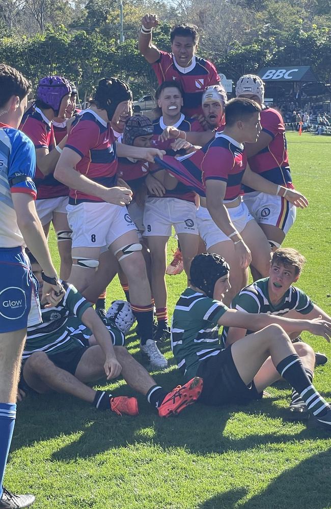 Flanker Doug Kennar scores the first try.