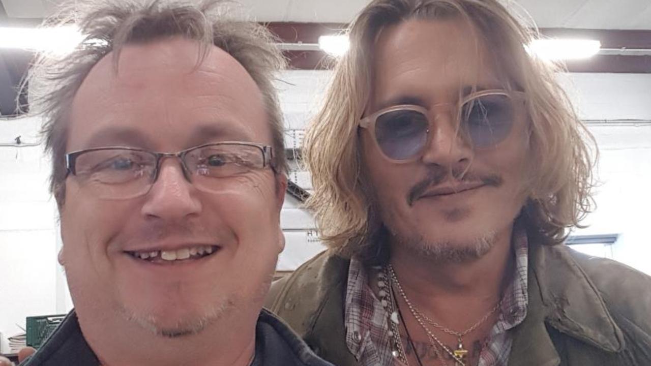 Johnny Depp robi zdjęcie z „wesołym” brytyjskim właścicielem sklepu podczas przerwy próbnej Hearda