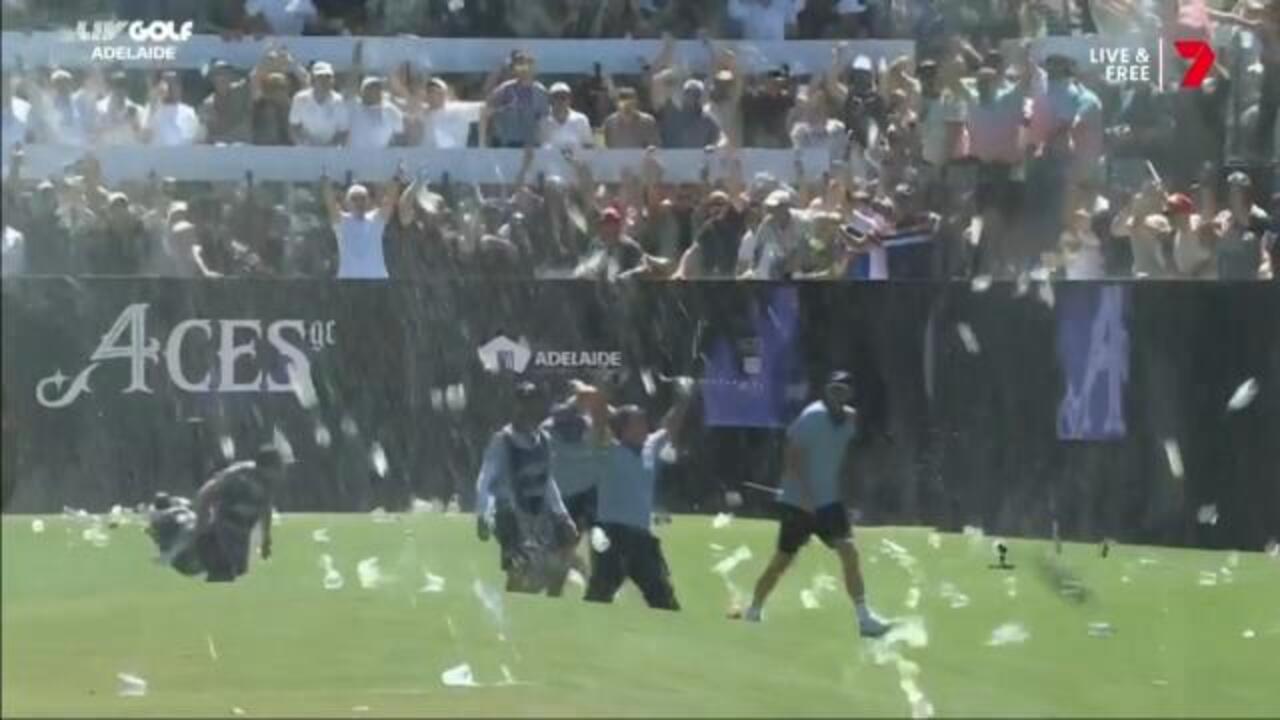 Adelaide Crowd erupts after hole in one