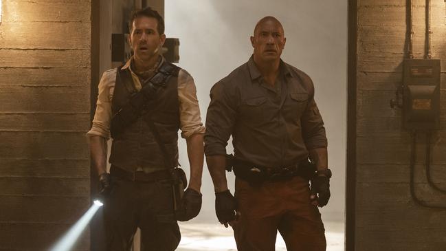 Ryan Reynolds and Dwayne Johnson in Red Notice.