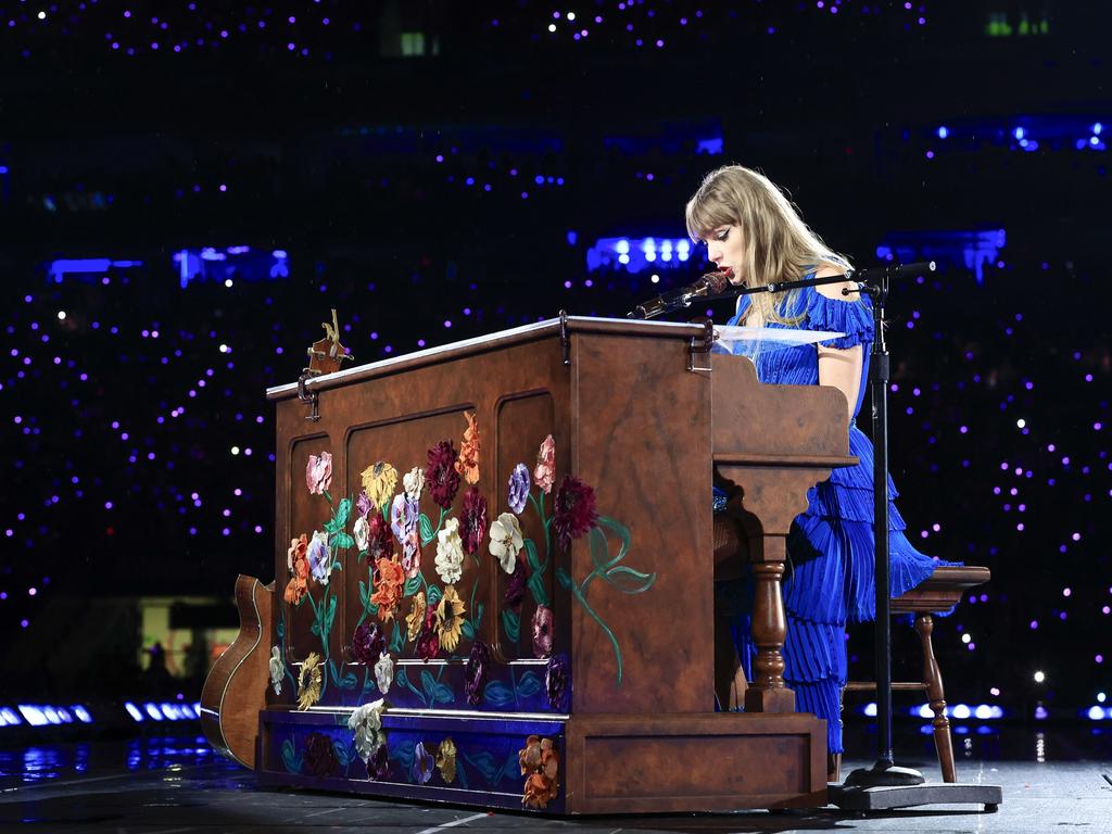 What happens if it rains at Taylor Swift's Sydney Era Tour shows? What are  the bag size and friendship bracelet rules? - ABC News