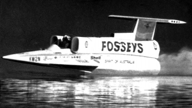 Warby in the Spirit of Australia sets a new Australian water speed record on the Blowering Dam, Tumut, on October 1977.