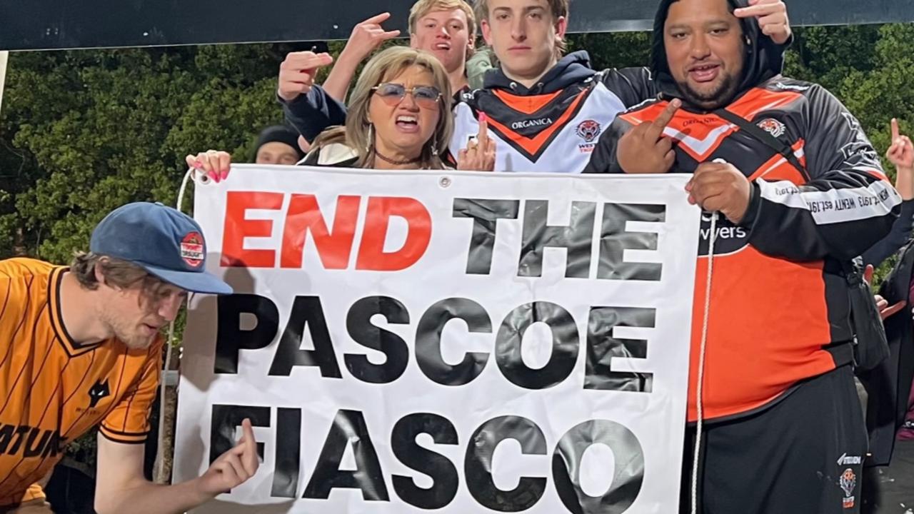 Unhappy Tigers fans. Justin Pascoe signs at Brookie