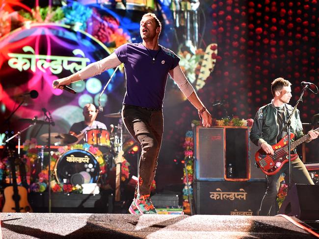 Chris Martin, lead singer of British rock band Coldplay, performs at Suncorp Stadium in Brisbane, Tuesday, Dec. 6, 2016. Coldplay are in Australian for five-show tour. (AAP Image/Dan Peled) NO ARCHIVING, EDITORIAL USE ONLY