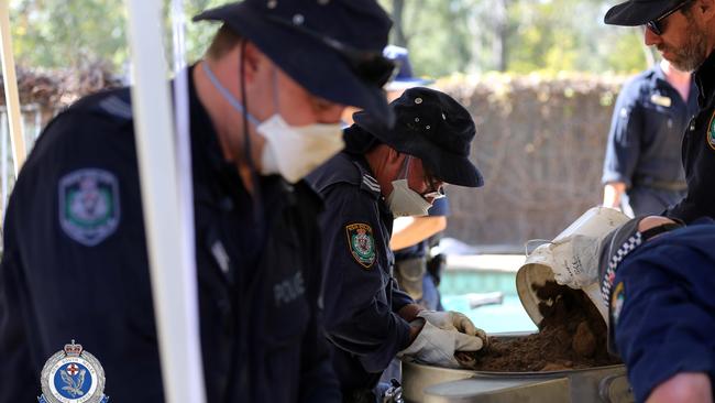 NSW Police excavate the former home of Chris and Lyn Dawson in Bayview.