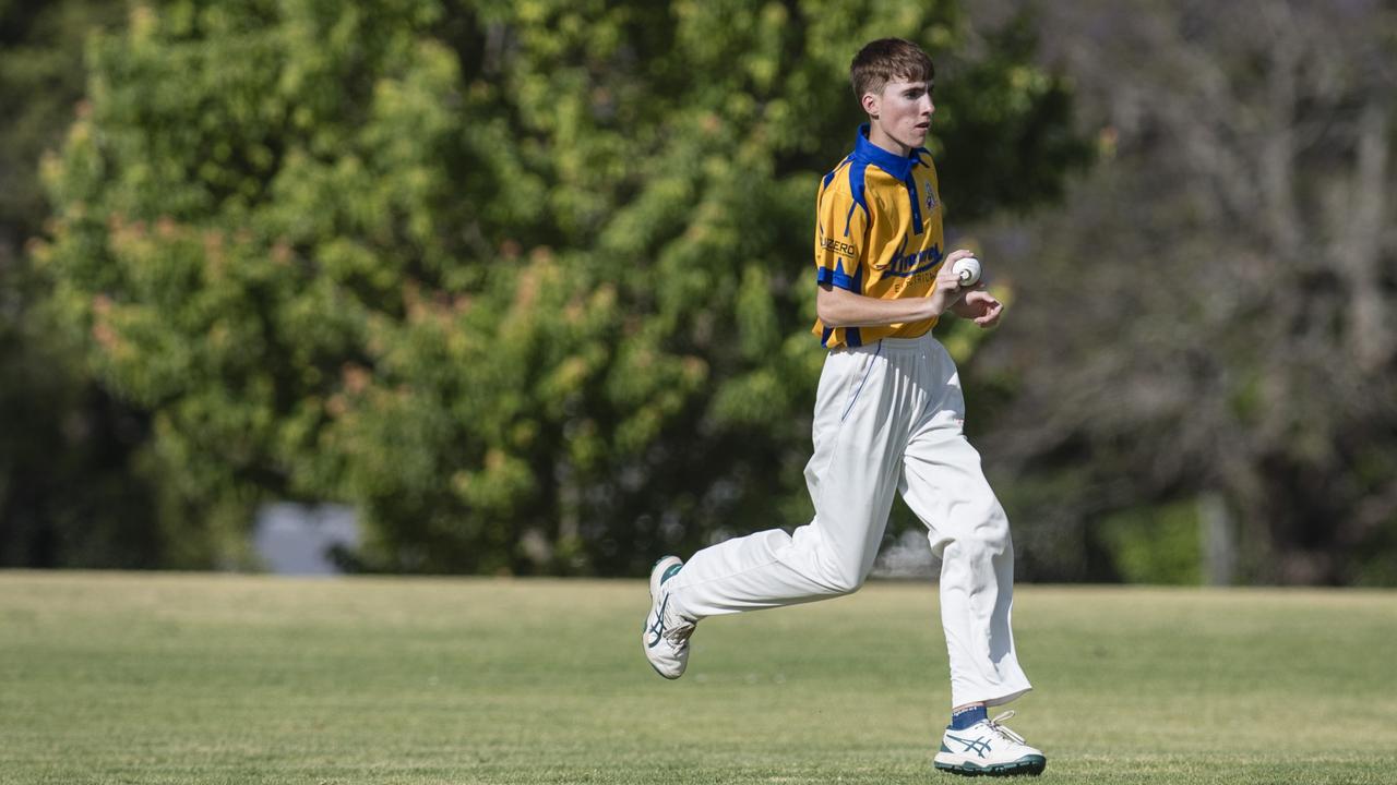 Tomas Crump bowls for Northern Brothers Diggers Gold against Metropolitan-Easts. Picture: Kevin Farmer