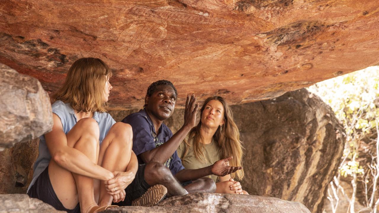 Venture into Arnhem Land and be immersed in Aboriginal culture on Venture North's 4 Day Arnhem Land and Cobourg Peninsula Tour.Guided by Venture North's first class NT guides guests travel in luxury four wheel drives and experience some of the best Aboriginal culture, scenic locations and wildlife the Top End has to offer. See more than just Kakadu. Discover Arnhem Land where you meet local Aboriginal people and see some of the oldest and most spectacular rock art in the world.