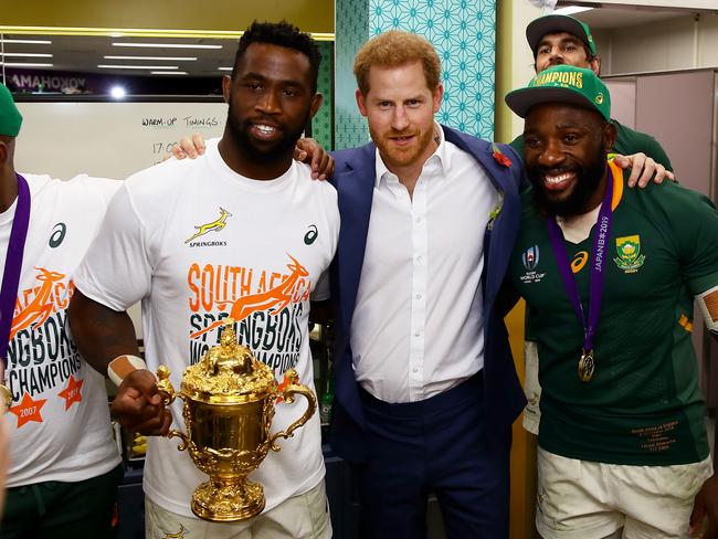 Prince Harry poses for a photo with Siya Kolisi of South Africa holding the Web Ellis cup and Tendai Mtawarira of South Africa. Picture: Getty