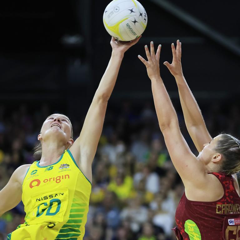 Courtney Bruce of Australia competes for the ball with Eleanor Cardwell.