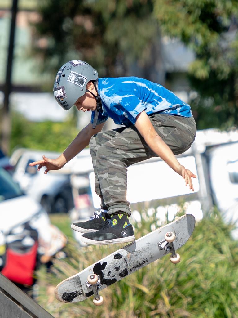 Caleb Fibbens pictured competing at Berowra skate park at the skate, scooter and BMX battle royale (AAP IMAGE / MONIQUE HARMER)