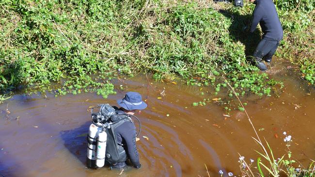 Police searching Sunshine Coast waterways in the search for evidence in the Lindy Williams case. Picture: Warren Lynam / Sunshine Coast Daily