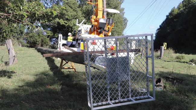 Contractors put up a new osprey nest cradle on Tumbulgum Road at Murwillumbah to replace an older cradle which was collapsing.