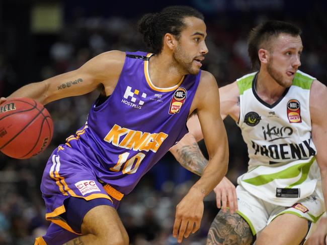 Xavier Cooks drives to the basket against the South East Melbourne Phoenix.