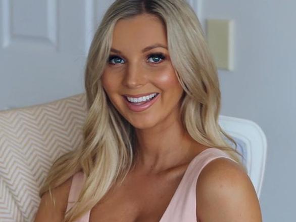 Model’s ’real’ booty selfies praised