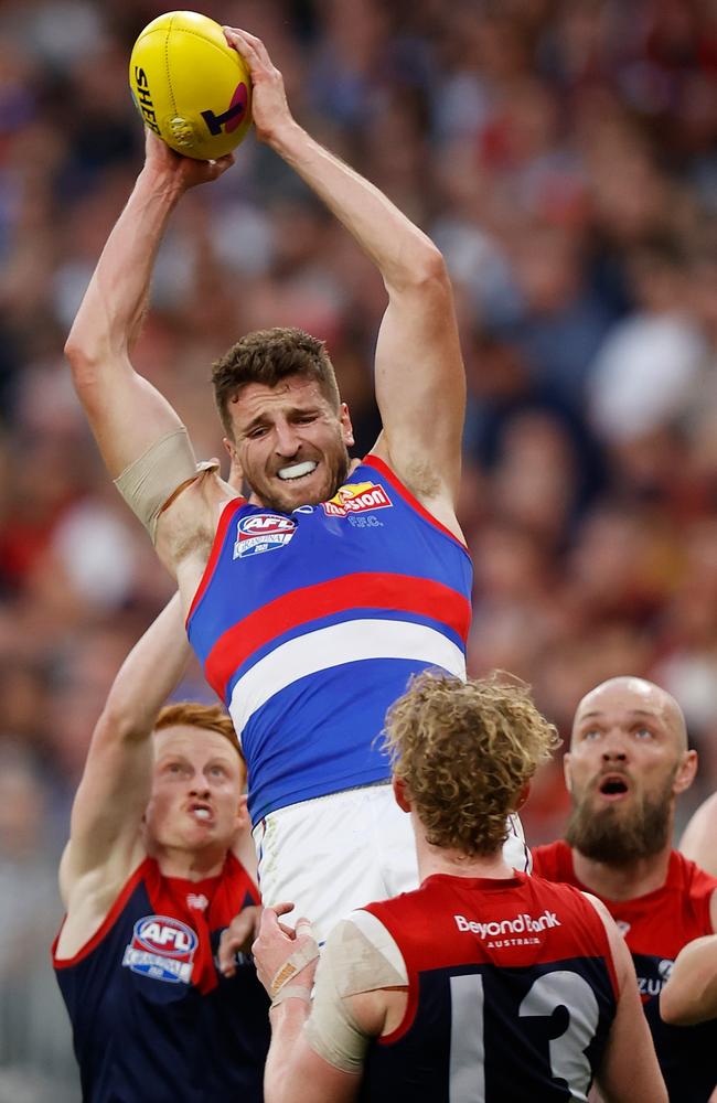 Marcus Bontempelli marks the ball. Picture: Michael Willson/AFL Photos via Getty Images