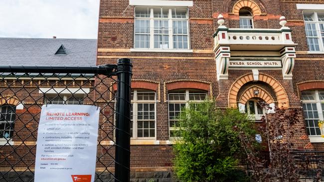 A sign outside St Kilda Primary school notifying families of limited access under remote learning restrictions. Picture: