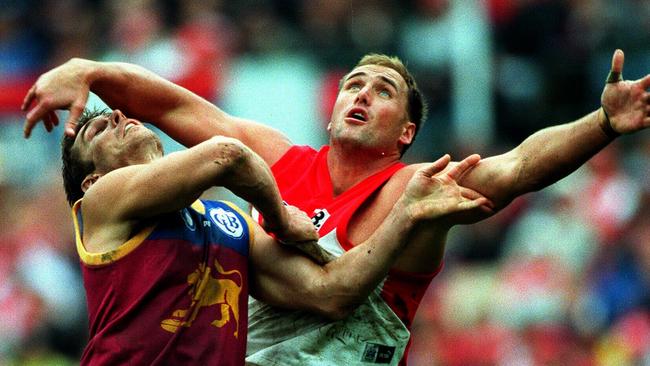 Alistair Lynch takes on Tony Lockett in 1999. Picture: PHIL HILLYARD