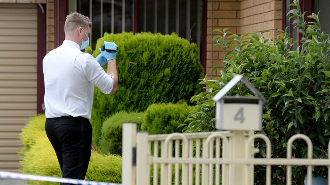 Police re-examine the home. Picture: Andrew Henshaw