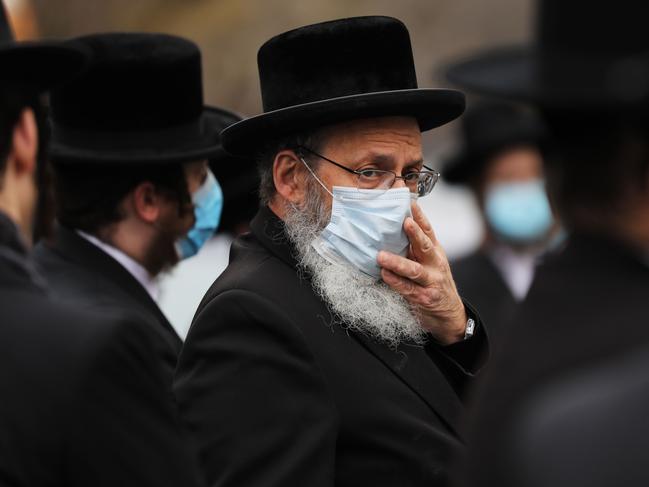 Hundreds of members of the Orthodox Jewish community attend the funeral for a rabbi who died from the coronavirus in Brooklyn. Picture: Getty Images/AFP