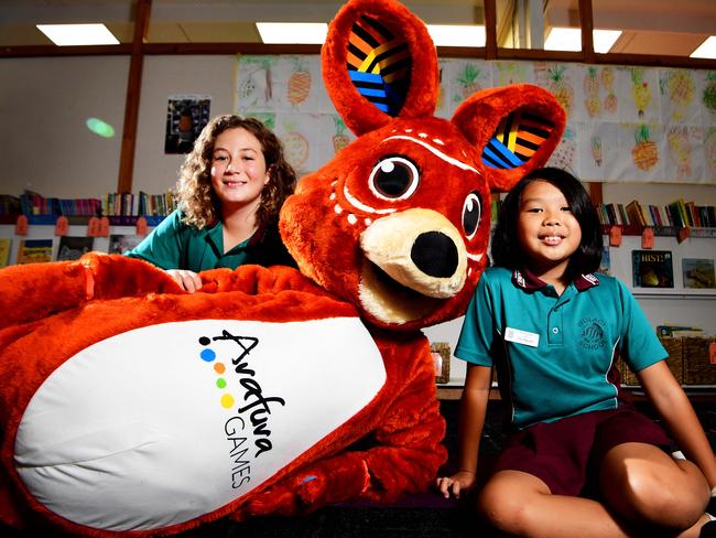 Wulagi Primary Students William McIlwain, 11, and Amy Nguyen, 10, with the new Arafura Games mascot, Milula. Picture: Justin Kennedy