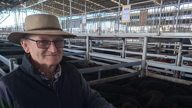 Owen Whiting from Noorat paid 444c/kg for Angus steers weighing 282kg at the Mortlake store cattle sale today.