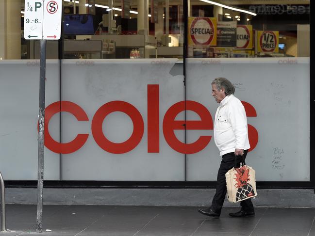 MELBOURNE, AUSTRALIA - NewsWire Photos MAY 11, 2022: Generic cost of living images: Shoppers outside a Coles supermarket on Chapel Street, Prahran. Picture: NCA NewsWire / Andrew Henshaw