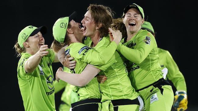 The Thunder celebrate Sammy-Jo Johnson’s final wicket in WBBL semi-final. Picture: Phil Hillyard