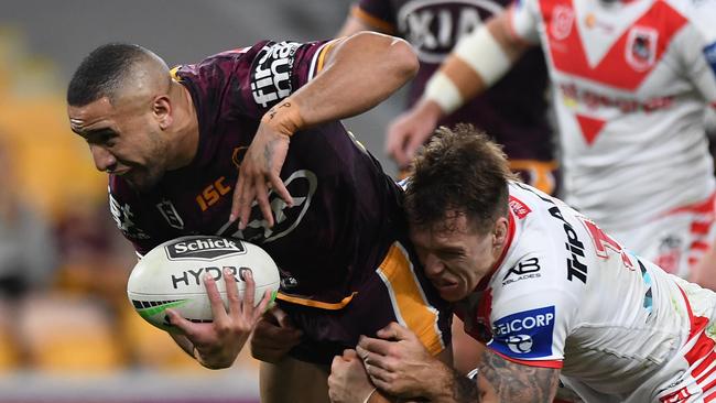 Jamil Hopoate tries to power through the Dragons defence.