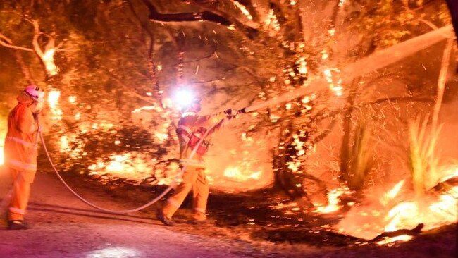 CFS crews fight the Cherry Gardens bushfire at Tarrara Lane, Bradbury. Picture: Brittany Norris/CFS