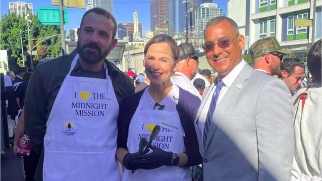 Ben Affleck and Jennifer Garner spend Thanksgiving feeding homeless in Los  Angeles | news.com.au — Australia's leading news site