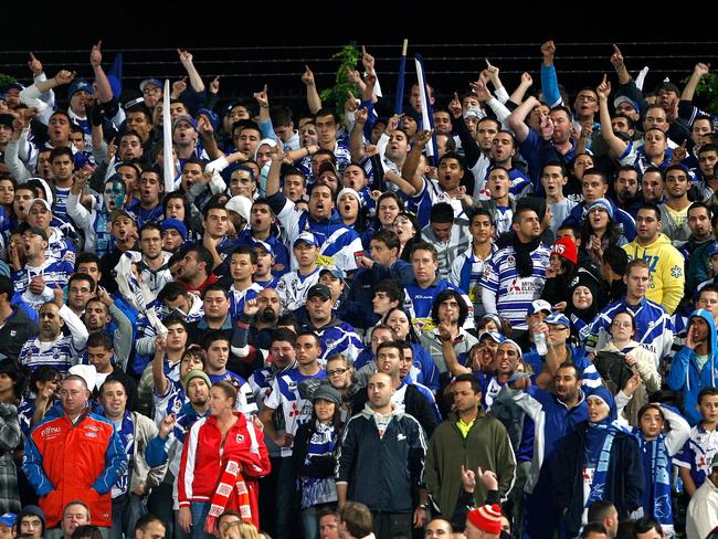 Angry Bulldog supporters during the St George Illawarra Dragons V Bulldogs National Rugby League match at WIN Jubilee Stadium, Kogarah, Friday, May 15, 2009. Dragons won 20-18. (AAP Image/Action Photographics, Robb Cox) NO ARCHIVING, EDITORIAL USE ONLY