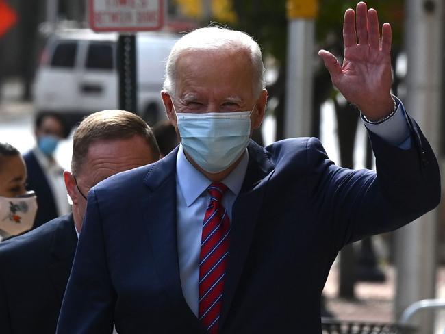 Democratic Presidential Candidate Joe Biden waves as he departs The Queen after taping an interview with CBSâ 60 Minutes, in Wilmington, Delaware, on October 19, 2020. (Photo by JIM WATSON / AFP)