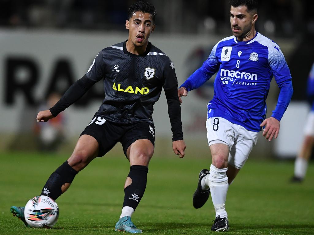 Can Daniel Arzani (left) force his way into the Socceroos’ World Cup squad? Picture: Mark Brake / Getty Images