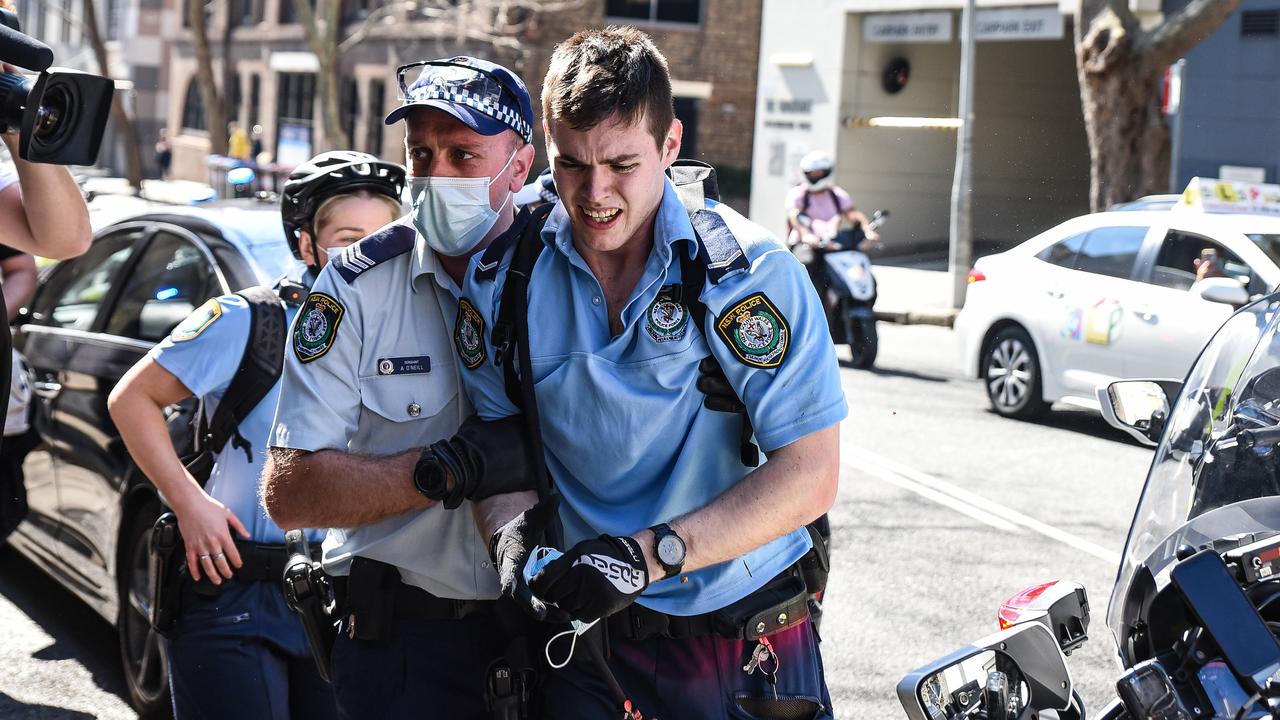 Sydney Anti-lockdown Protesters Arrested After Clashing With Police ...