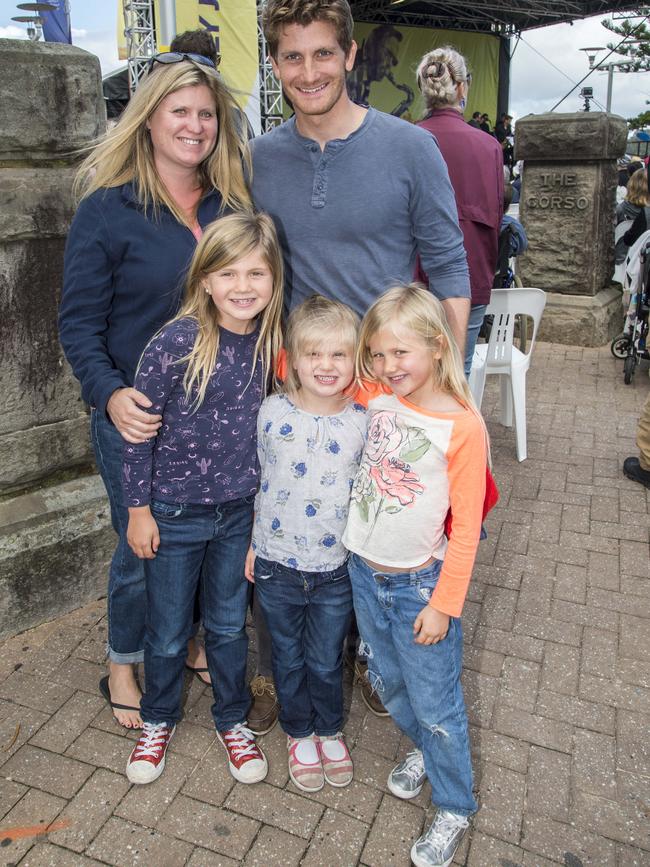 Fernando and Marie Lulli with daughters Alana, 8, Annaliese, 4, and Evelyn, 6, at the 2019 Manly Jazz Festival. (AAP IMAGE / Troy Snook)