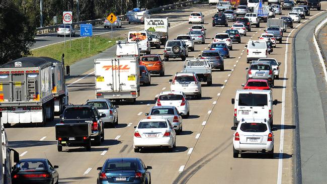 Traffic at a standstill southbound on the M1 at the Pimpama turn off. (AAP image, John Gass)