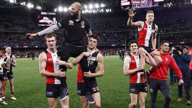 Paddy Ryder and Dan Hannebery say goodbye.