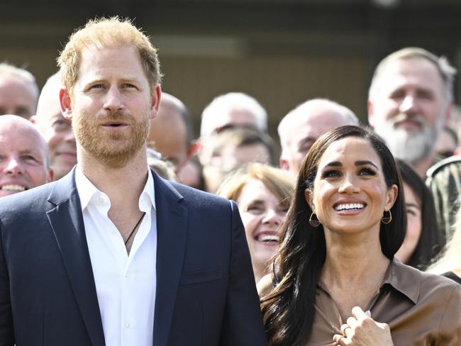 DUESSELDORF, GERMANY - SEPTEMBER 14: Prince Harry, Duke of Sussex and Meghan, Duchess of Sussex meet with NATO Joint Force Command and families from Italy and Netherlands during day five of the Invictus Games DÃÂ¼sseldorf 2023 on September 14, 2023 in Duesseldorf, Germany. (Photo by Sascha Schuermann/Getty Images for the Invictus Games Foundation)