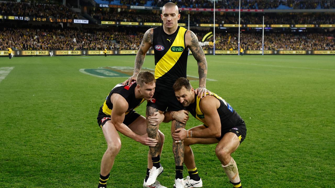 Tom Lynch helped chair off Dustin Martin despite injuring his hamstring. Picture: Michael Willson/AFL Photos via Getty Images