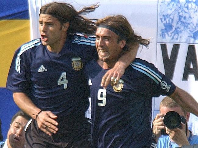 Mauricio Pochettino with Gabriel Batistuta during the 2002 World Cup. 