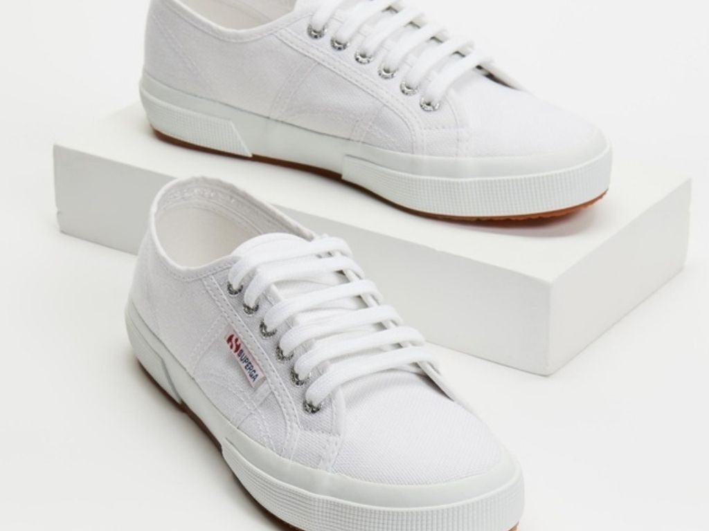 White leather hot sale sneakers womens australia